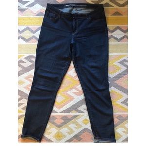 Old Navy Women’s Super Skinny Dark Jean 14